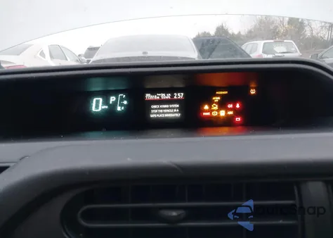 2014 Toyota Prius C One z USA, uszkodzony, nr VIN JTDKDTB39E1076971